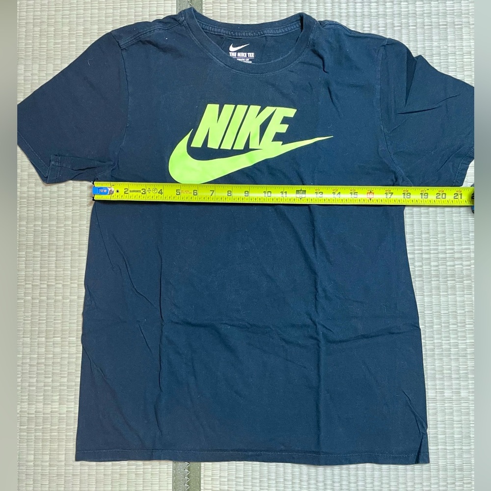 The Nike Tee Athletic Cut Medium